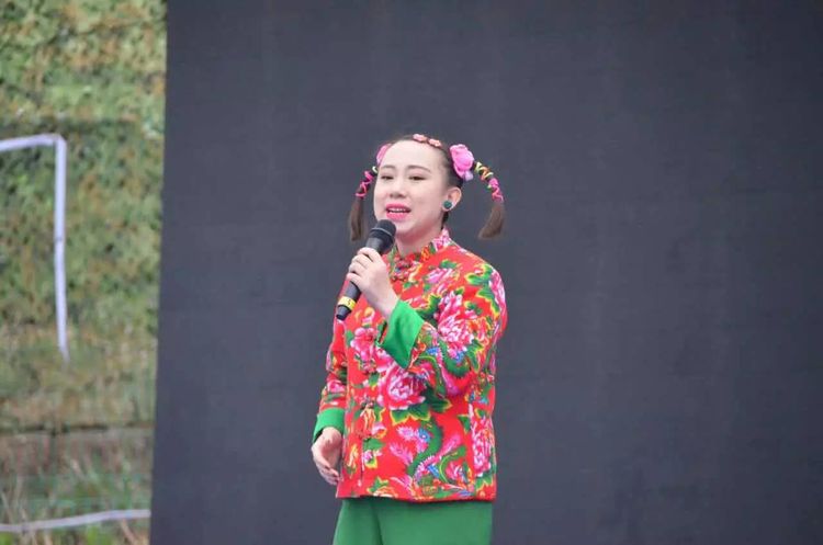 30岁丫蛋近照:真名无人知,离婚后变少女,新欢甩