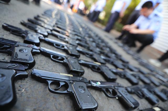 山西警方10地同时销毁依法收缴枪支和管制刀具