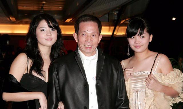 刘家良小女儿英国大婚翁静晶携现任丈夫盛装出席,罕见母女再同框