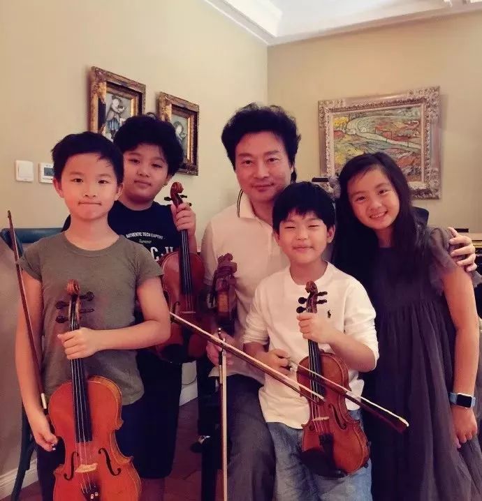 优秀!黄磊女儿和吕思清儿子首次参加比赛就包揽钢琴,小提琴五个第一
