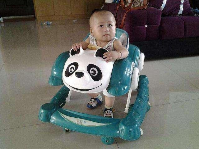                     宝宝3个月就会“站”，奶奶逢人就夸，医生的话却让妈妈愁了