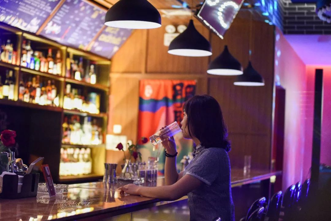 西海岸金沙滩啤酒城胭脂公社,打造中国风特色酒吧新地标!