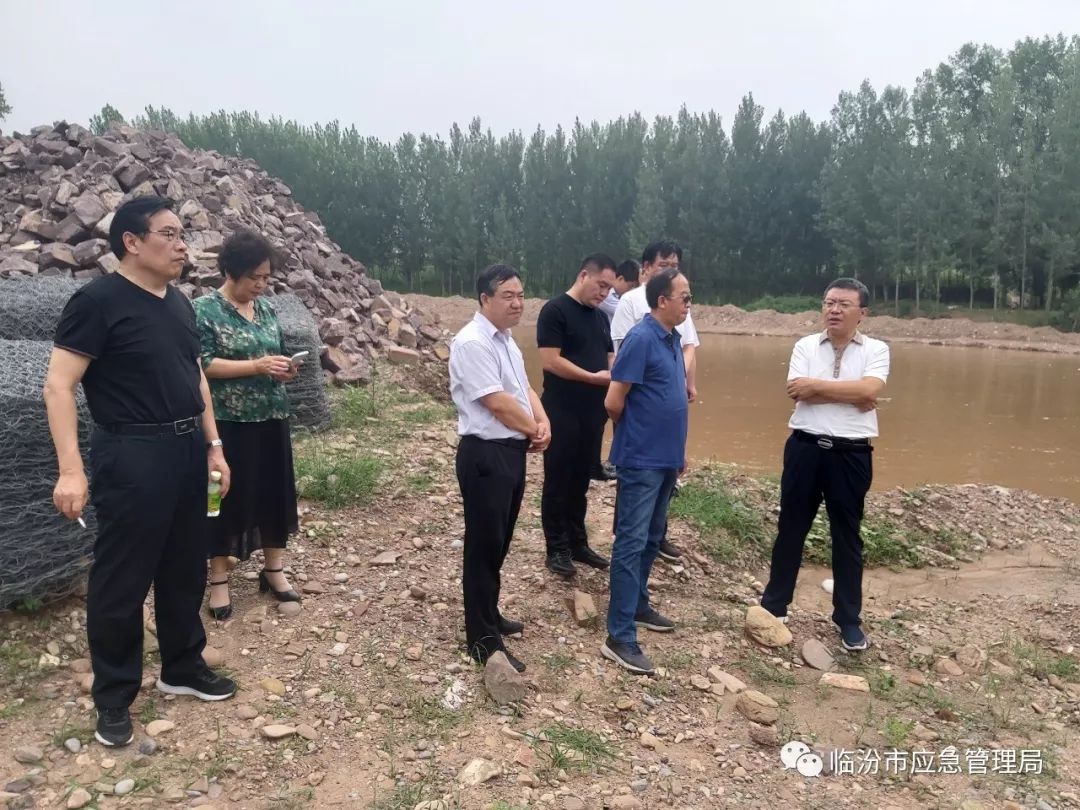 调研中,闫建国一行先后来到洪洞县曲亭水库,安泽县和川水库,安泽县沁