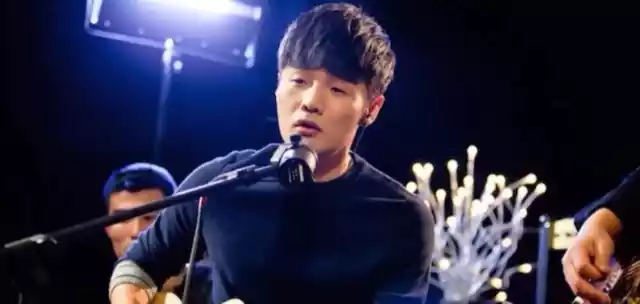 李荣浩深圳演唱会即将要来啦,来现场看他唱歌时的一往情深吧