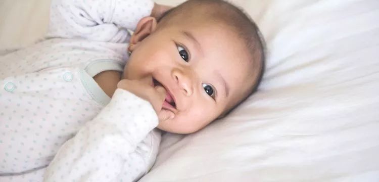 八个月婴儿聪明的表现 9f5e4dc86d9d4920bb933bc372f8c7e8.jpeg