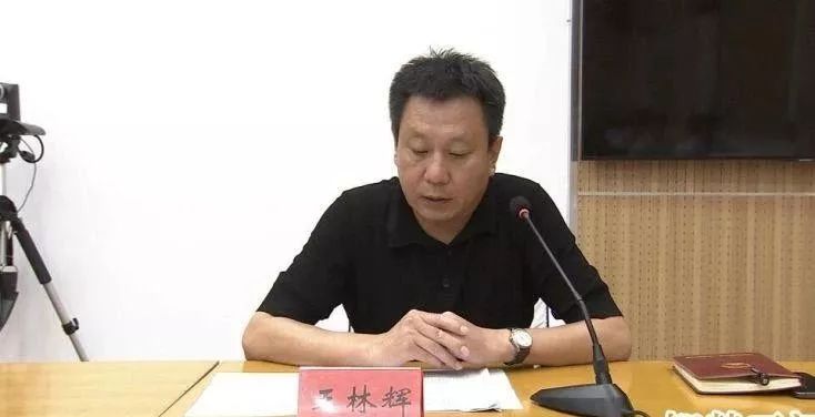 王林辉就生态环境保护及大气污染防治工作讲了具体意见。 03 燃烧劣质散煤