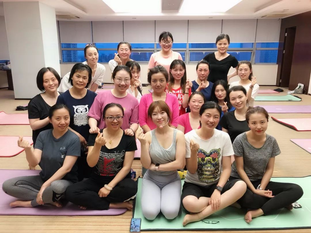 金城工会开展女职工周末学校瑜伽培训