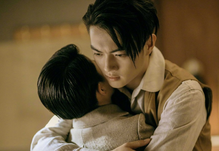 烈火军校:许凯和白鹿抢肉吃,抢到手wink耍贱,媳