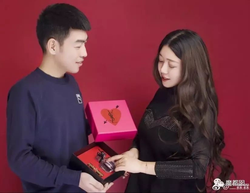 人气女网红街上被网友认出,照片跟真人差距太大!网友:惨不忍睹