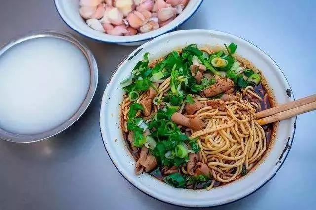 “邓姓”发源地、医圣张仲景故里、老一辈无产阶级革命家习仲勋祖居地。美食 | 刘集黄酒、邓州窝子面等美