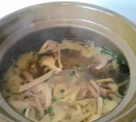 蘑菇加肉的汤 e18febacc9a44f56aa83f4dce9149642.jpeg
