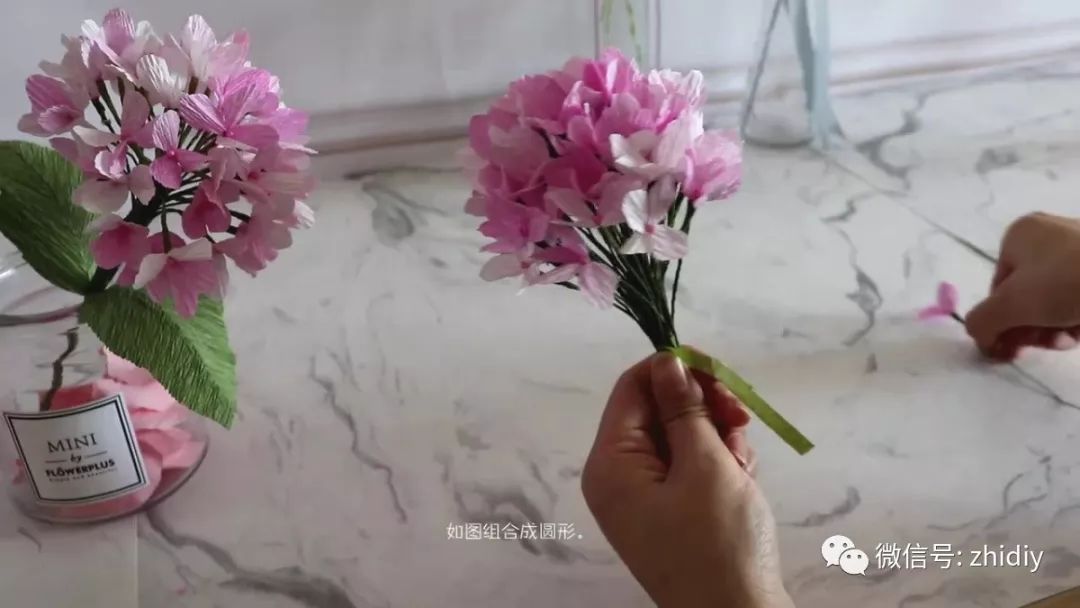 用一张渐变的皱纹纸,diy 了一束绣球花,7个步骤就能搞定 (附教程)