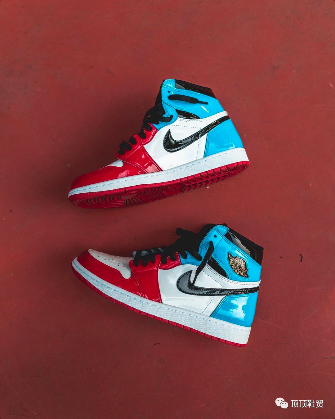 AJ1OG高帮酷似警灯的蓝红双色!下半年最想要
