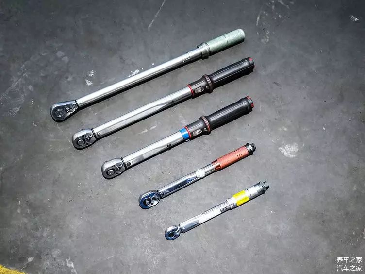 【修车工具】汽车螺栓为啥一定要用扭矩扳手上紧？中学物理别白学(图1)
