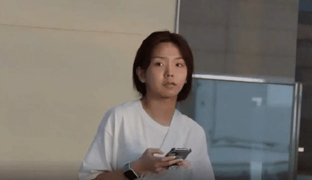 黄子韬陷入爱情漩涡?女友素颜照被扒,妆前妆后判若两人