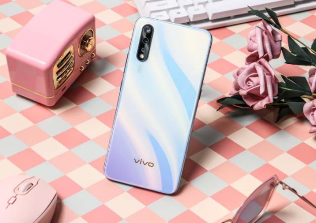 实力吹爆这款宝藏手机,拍照选vivo z5,没错