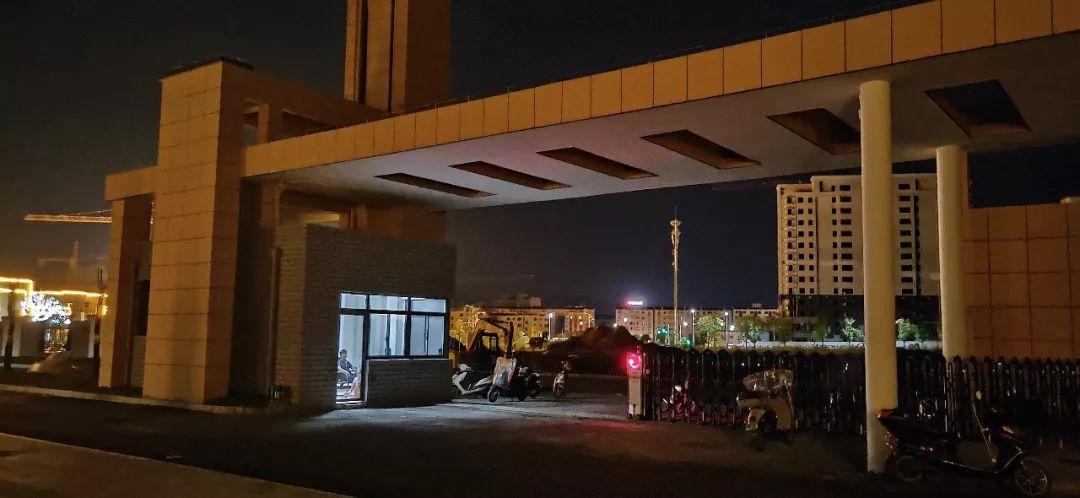 先睹为快祁门一中新校区夜景教学楼的取名很有意思