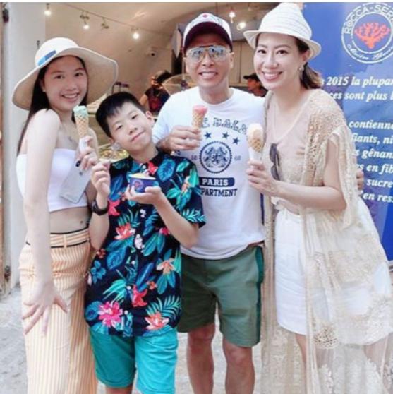 甄子丹女儿近照，基因遗传妈妈，15岁身高超过170cm