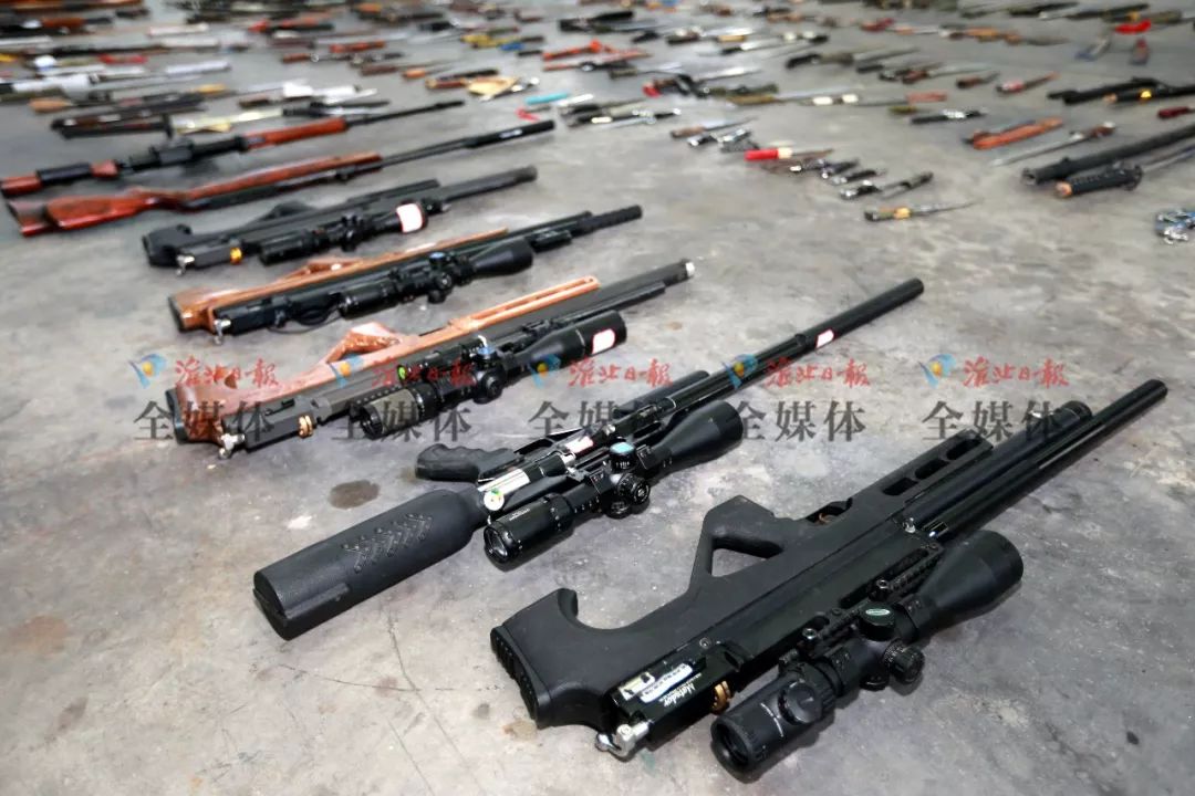 场面震撼!淮北警方集中销毁一批非法枪爆物品
