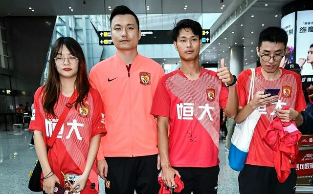 恒大颓废三人组:冯潇霆越来越秃了,郜林脸真大,他也不