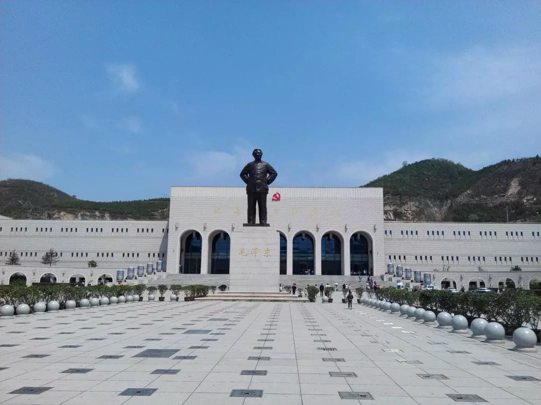 改名为"延安革命纪念馆",1973年6月迁往王家坪现址