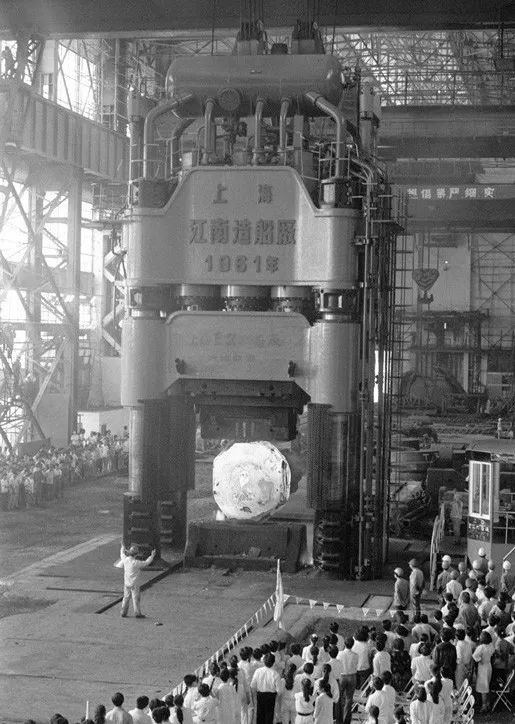 礼赞70年 从自力更生到中国智慧 水压机