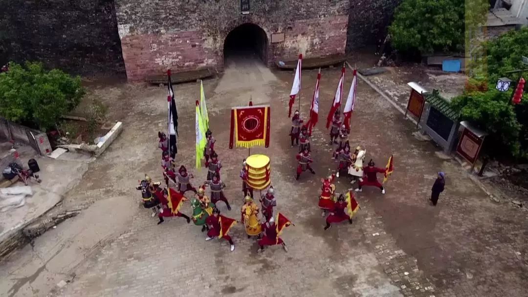 百鸡宴鲜香四溢百鸡宴,是封开当地大年初五迎财神,庆新年,而举办的村