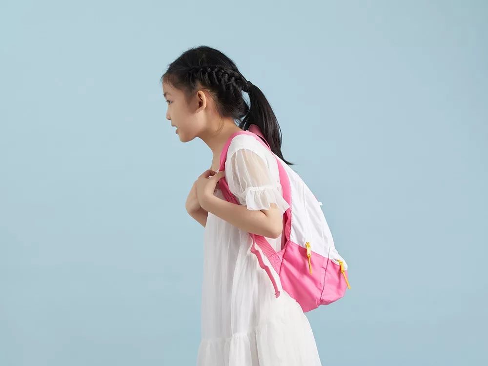 日本父母都给孩子买这种书包，背着好看，保护脊椎，不驼背_搜狐网
