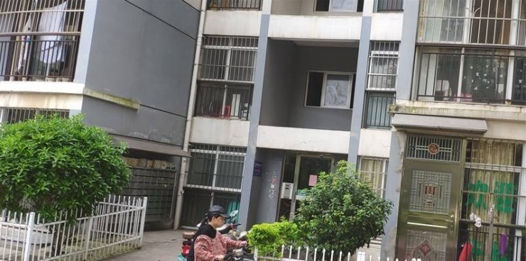 小区这种事到底谁来管?!楼前空地被部分业主私自占用 pp电子游戏试玩