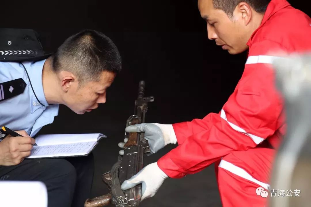 直击青海警方集中销毁枪支管制刀具现场