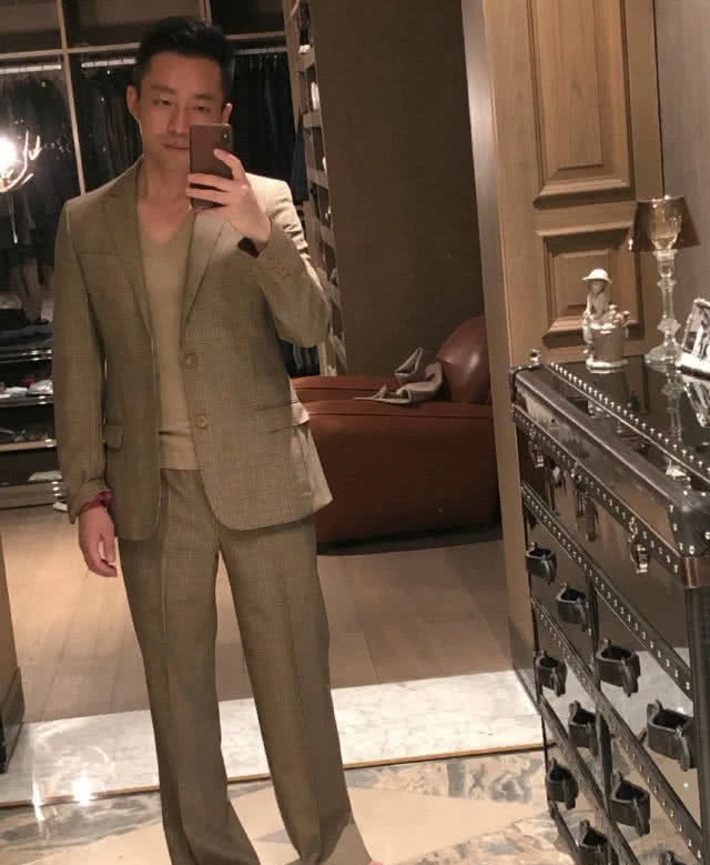 汪小菲臭美自拍,却无意间曝光自家豪宅,羡煞旁人啊