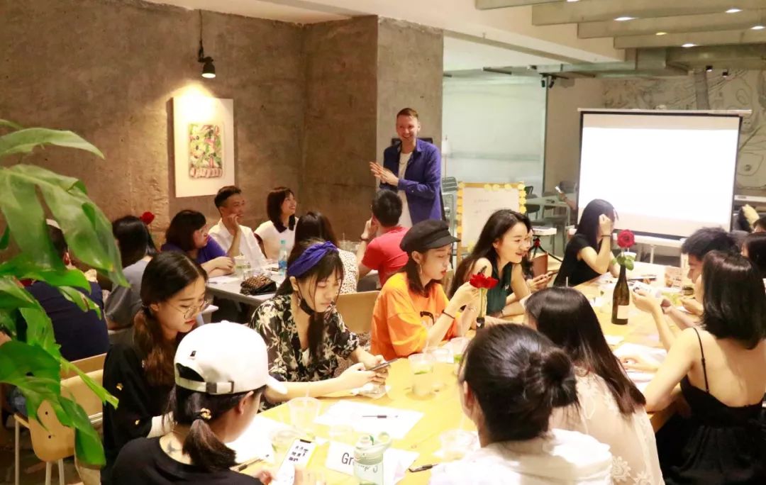 刺激!大白英语角聊到脸红怎么回事?