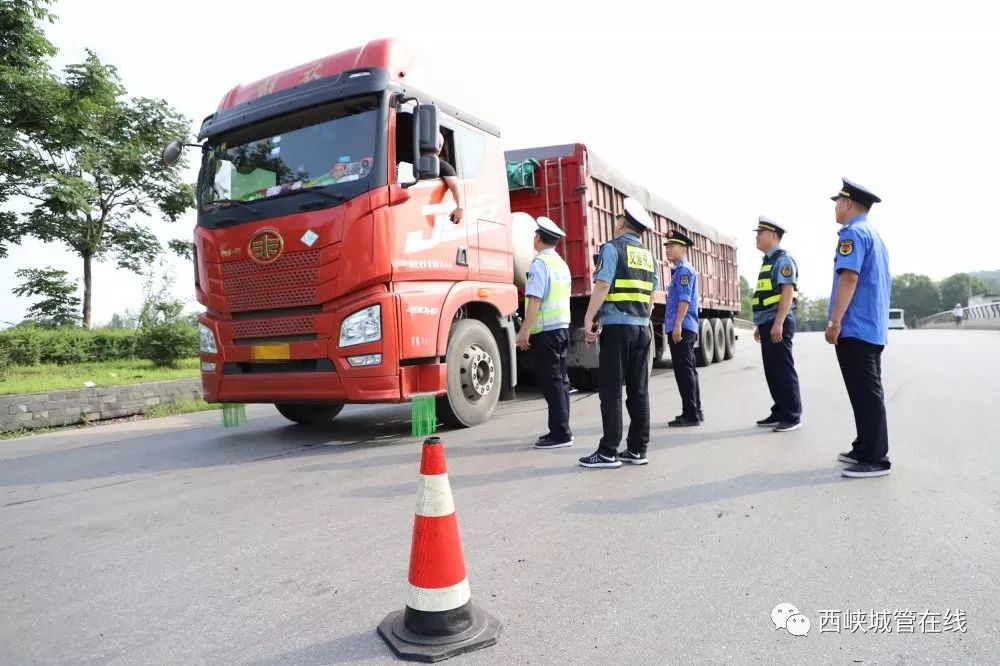 渣土车招聘_还不够火 下半年超万亿基建投资为工程车再添一把柴