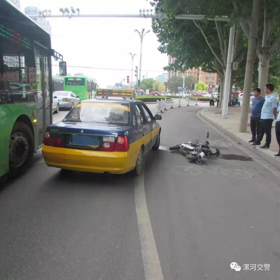 漯河:乘客开车门致事故,车主主责._出租车