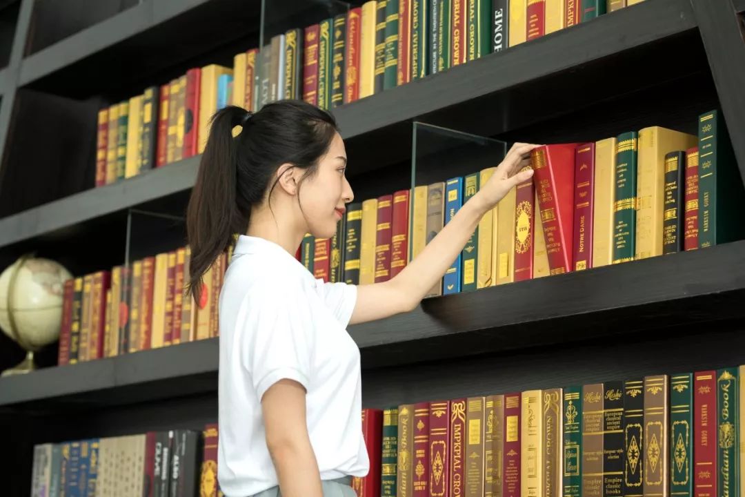 【荐读】第二届丝路散文奖最佳作品奖:马步升《故乡的反方向是故乡》 mg电子平台网站