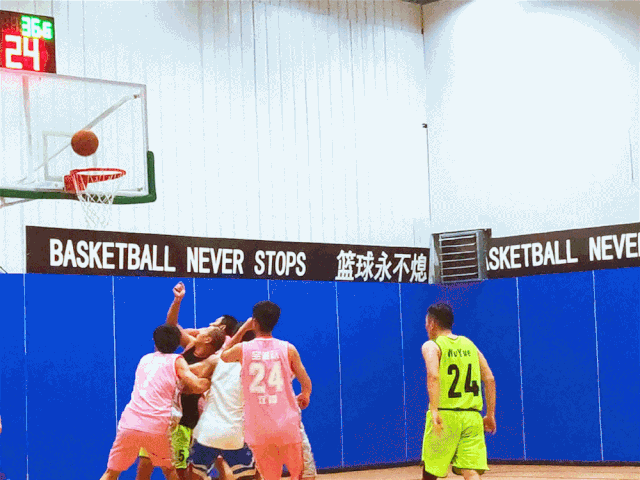 life is like playing basketball8月11日由保利城倾情举办盛惠老友新