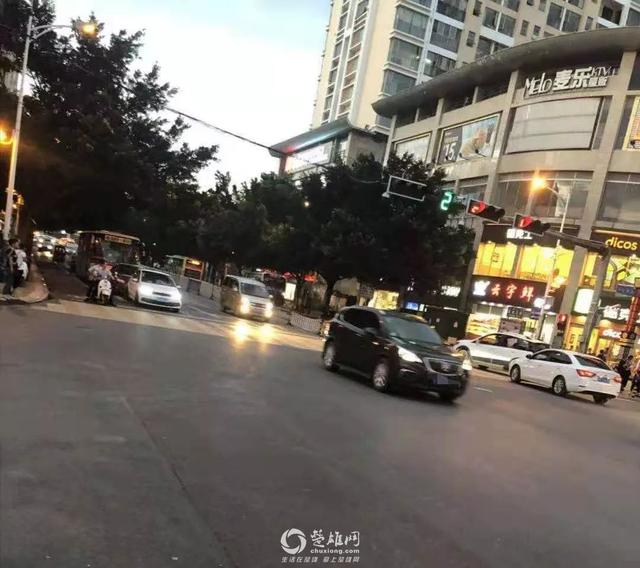 中国人口最密集的十字路口_十字路口图片(2)