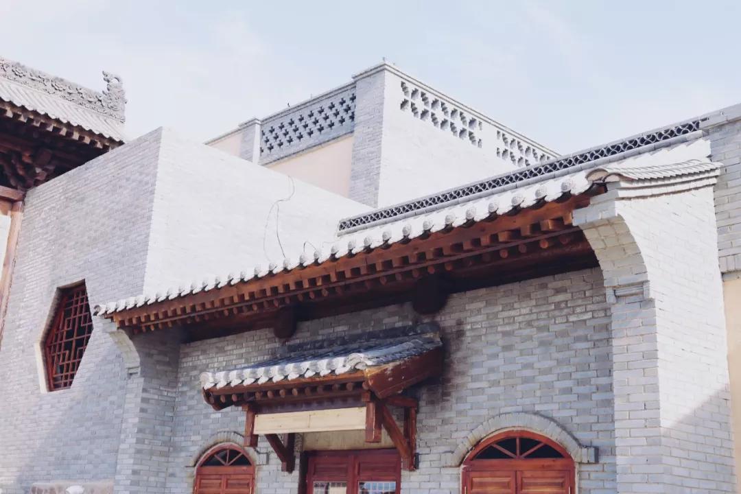 嘉峪关白鹿仓峪泉古街项目房建工程已全部完工