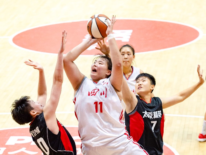 二青会篮球赛:u18女篮俱乐部组山东西王,四川金强均取