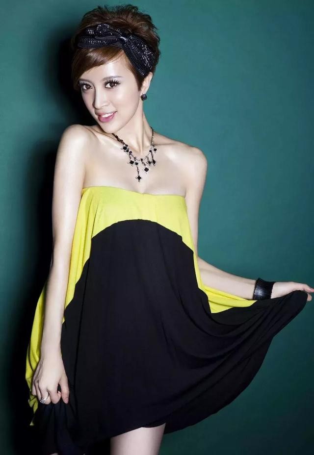 2013年金巧巧突然在微博上晒出怀孕的照片,关于孩子生父外界议论纷纷