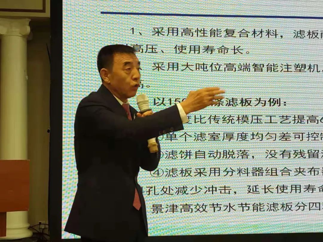 秘书长,何扣宝(上海涂染协会会长,邱茂林(中国台湾同业公会理事长)