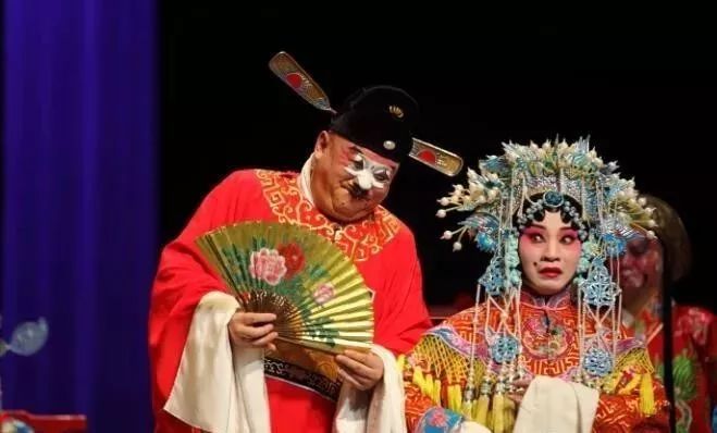 丑行以 嘻笑的形式调节戏剧节奏 金不换师承豫剧名丑 牛得草先生