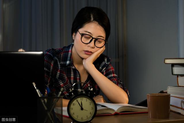 明明困了,却不肯睡觉…睡眠拖延症,你中枪了吗? 99真人备用网址