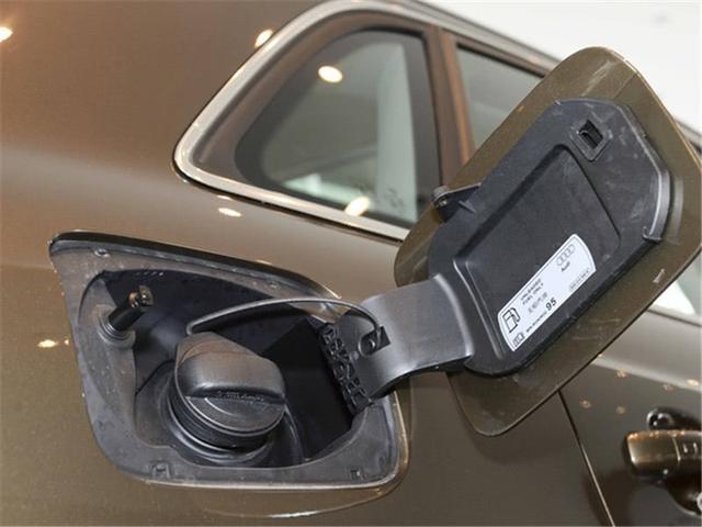 自由光油箱盖开启图解 d9612032ed1340eb9113f63193a197c1.jpeg