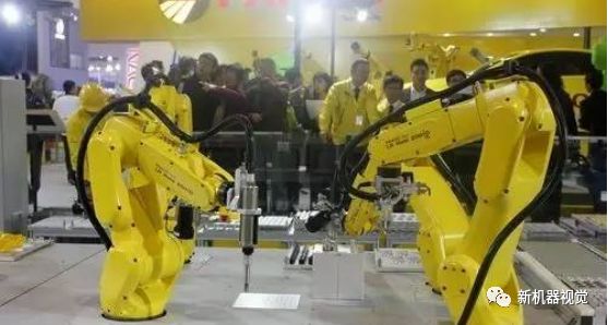 协作机器人与工业机器人效率对比 e1d7cc84fffb4e16b852f63c7b9e896b.jpeg