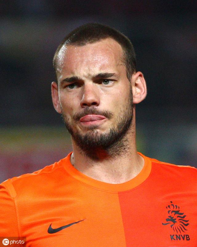 斯内德宣布退役,荷兰三棍客谢幕,阿贾克斯三少