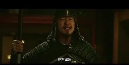 但仔细看你就会发现,在面对手下兄弟时,崔器总呈现出有责任和担当的