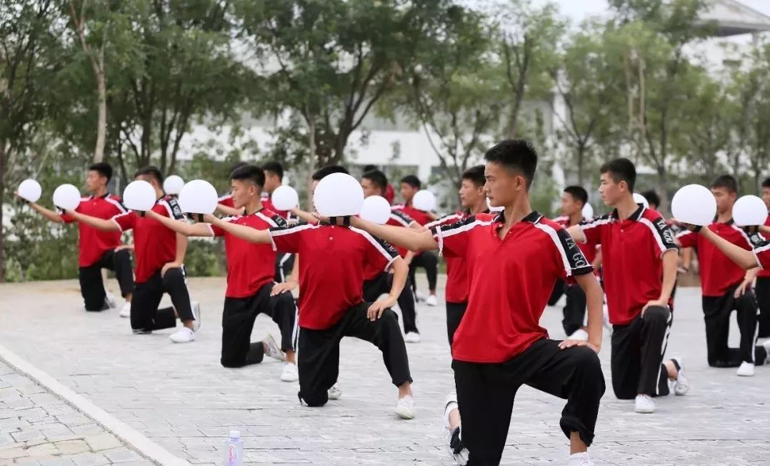 包括演员,教练,后勤保障人员在内,此次塔沟武校组成了4060人的演出