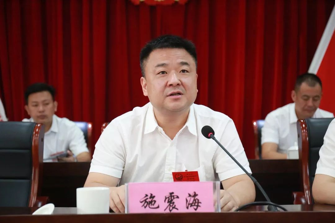 新市镇第六届人民代表大会第六次会议胜利召开