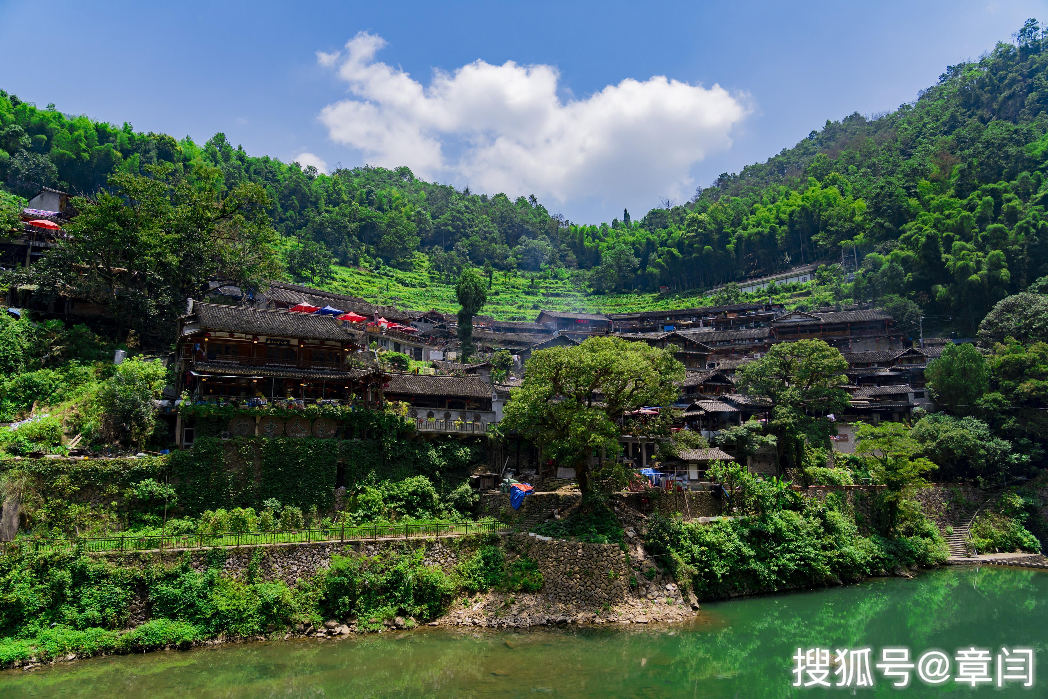 总结综上,永嘉楠溪江石桅岩景区作为国家4a级景区,山清水秀,风景秀丽